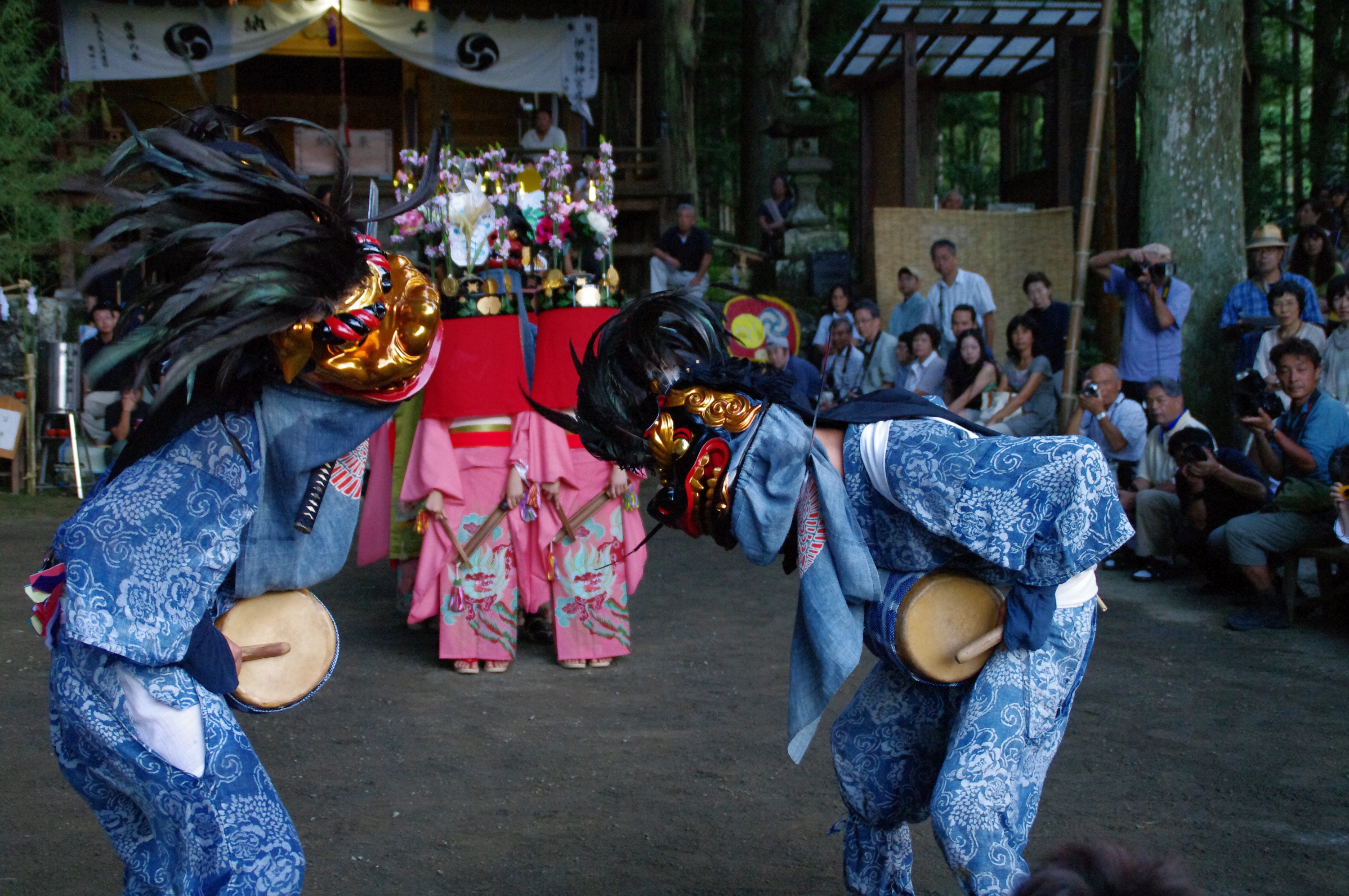 下名栗諏訪神社の獅子舞がすごいんで見に行った方がいいですよ！